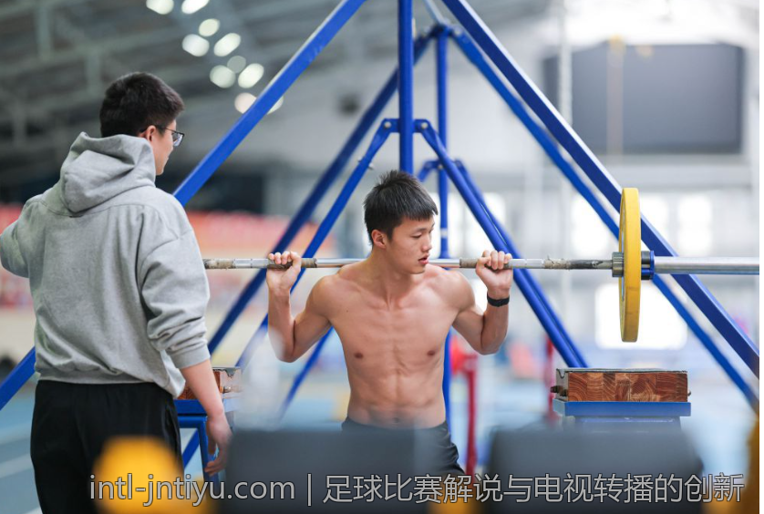 足球比赛解说与电视转播的创新